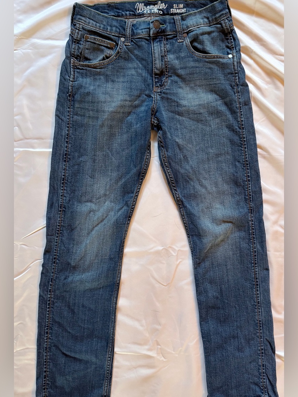 Wrangler Men's Slim Straight Jeans in Medium Blue Wash